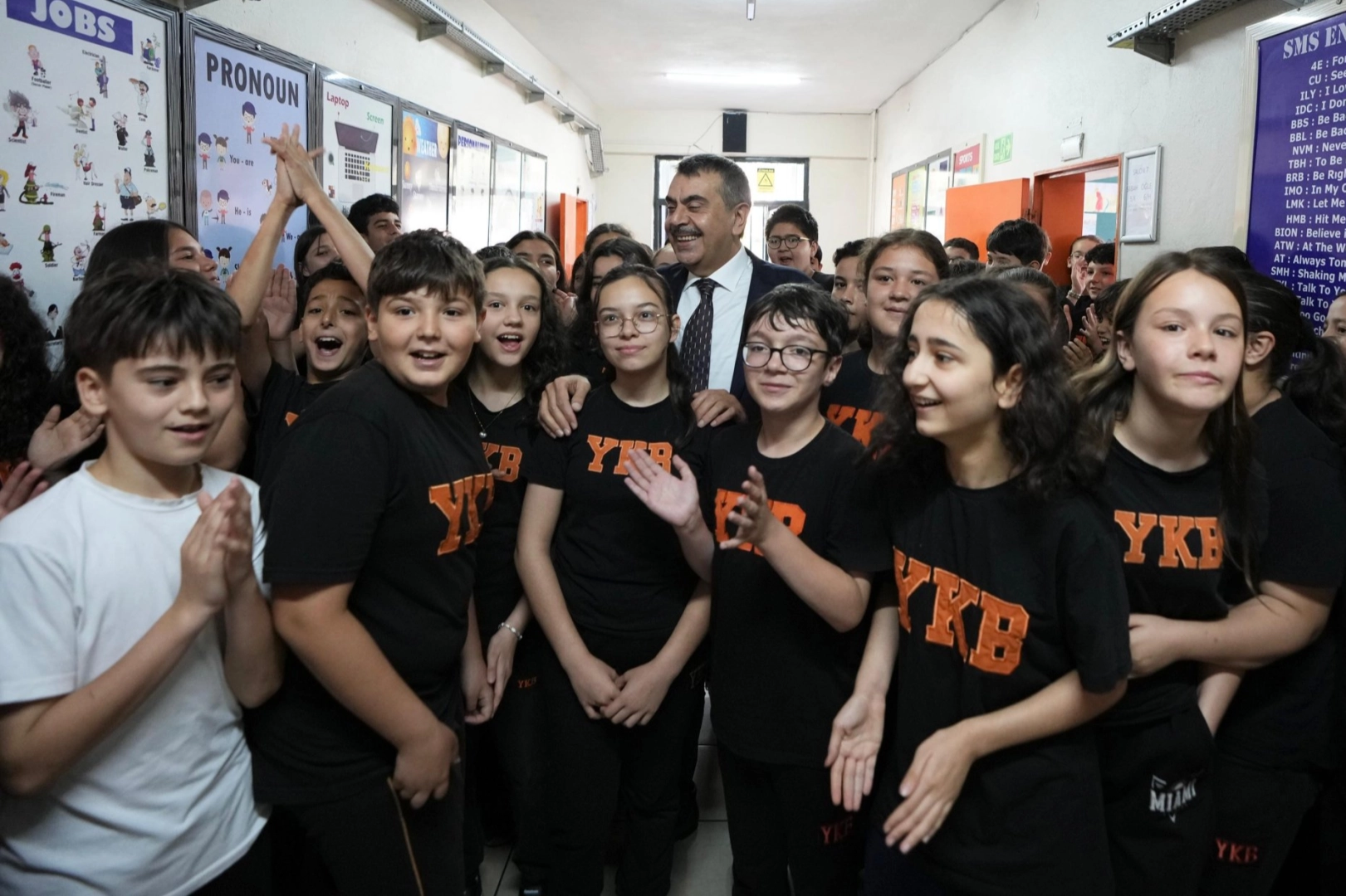 Millî Eğitim Bakanı Tekin, Bursa’da öğrencilerle buluştu