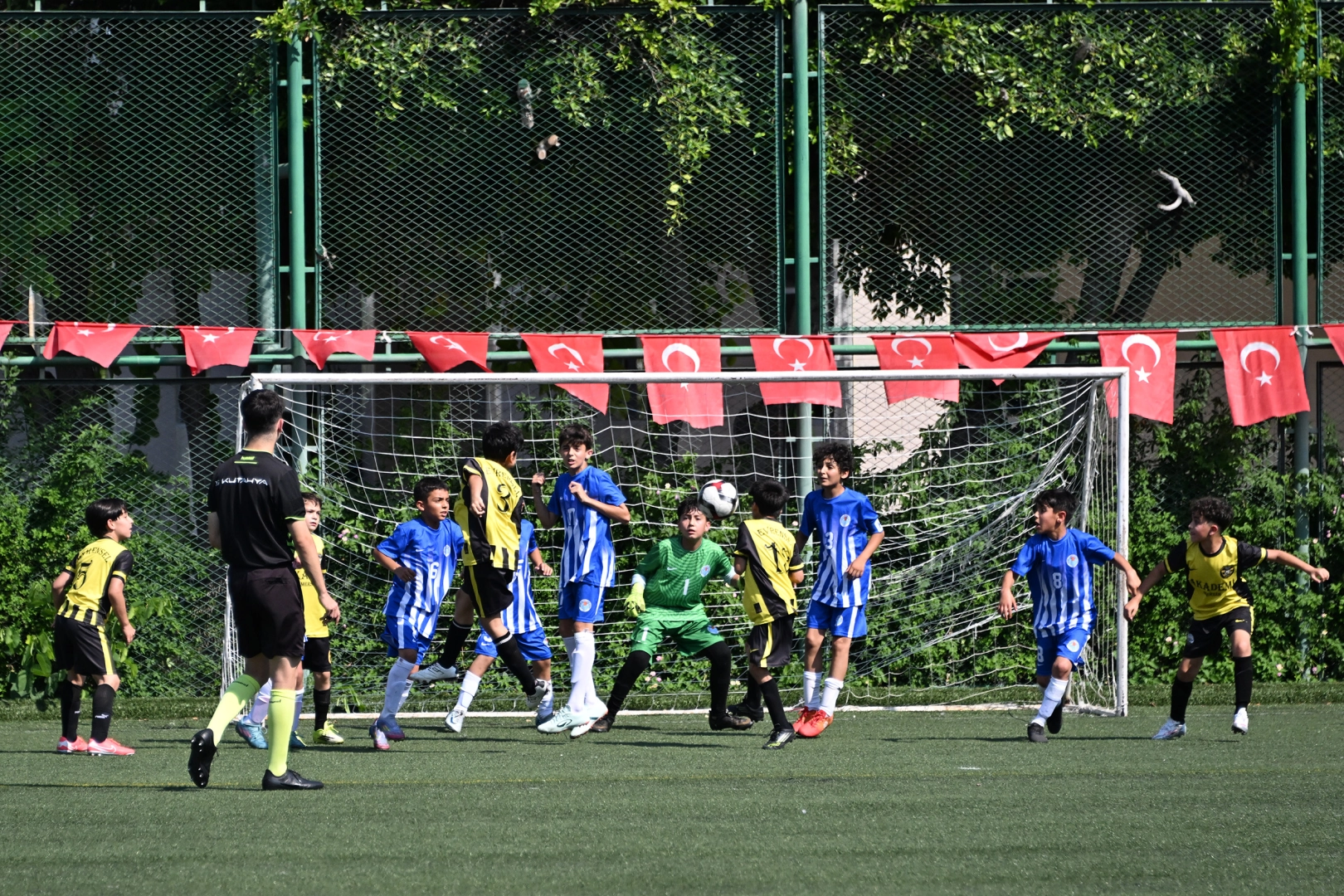 Mersin’de Futbol Şenliği: 3 Bin Genç Sporcu Sahada
