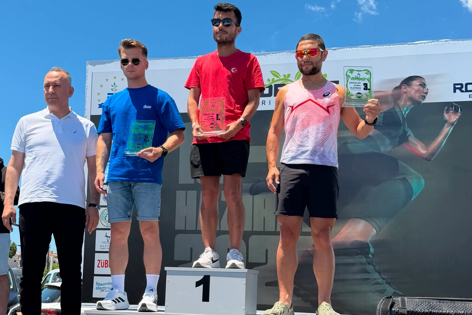 Koşan Keşan Ekibi Edremit Yarı Maratonu’nda Başarı Elde Etti