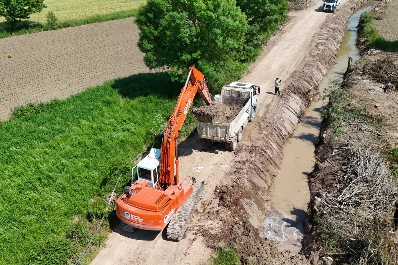 Sakarya’da Tarım Arazileri İçin Drenaj ve Kanal Temizliği Çalışması